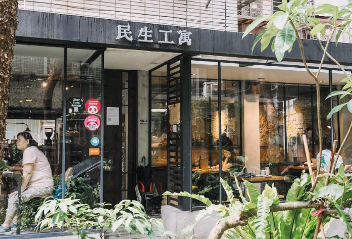 安靜咖啡廳讀書