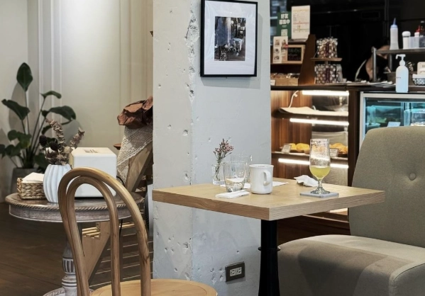 安靜咖啡廳讀書