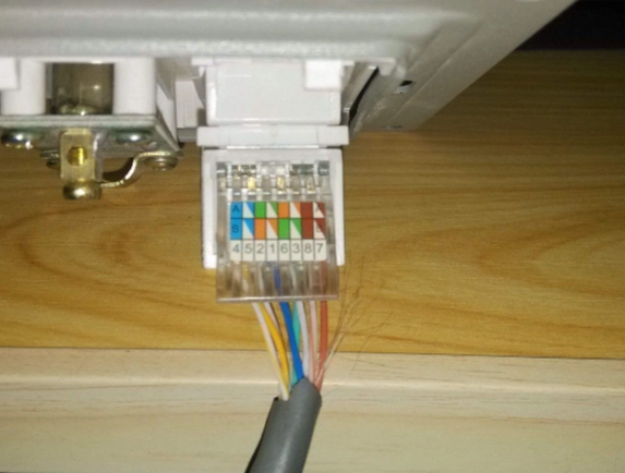 乙太網路線連接