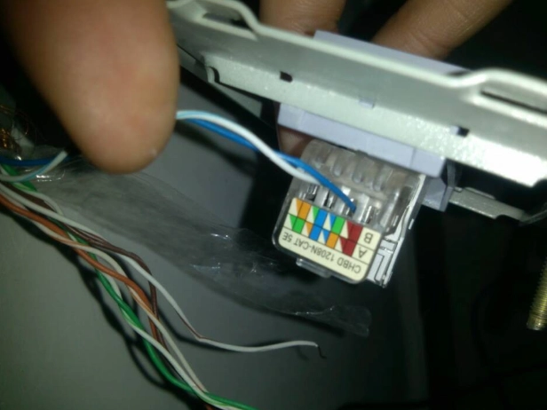 乙太網路線連接