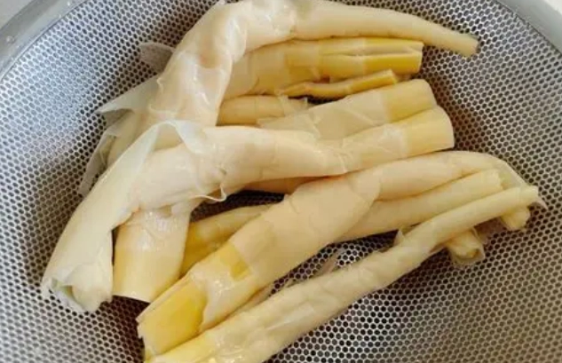 燙過的竹筍料理